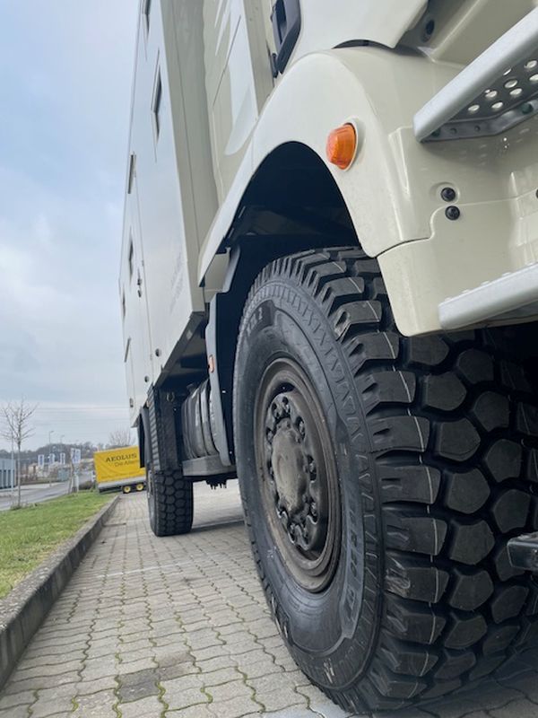 Umrüstung eines Expeditionsmobil von Zwillings- auf Einzelbereifung zur besseren Geländegängigkeit