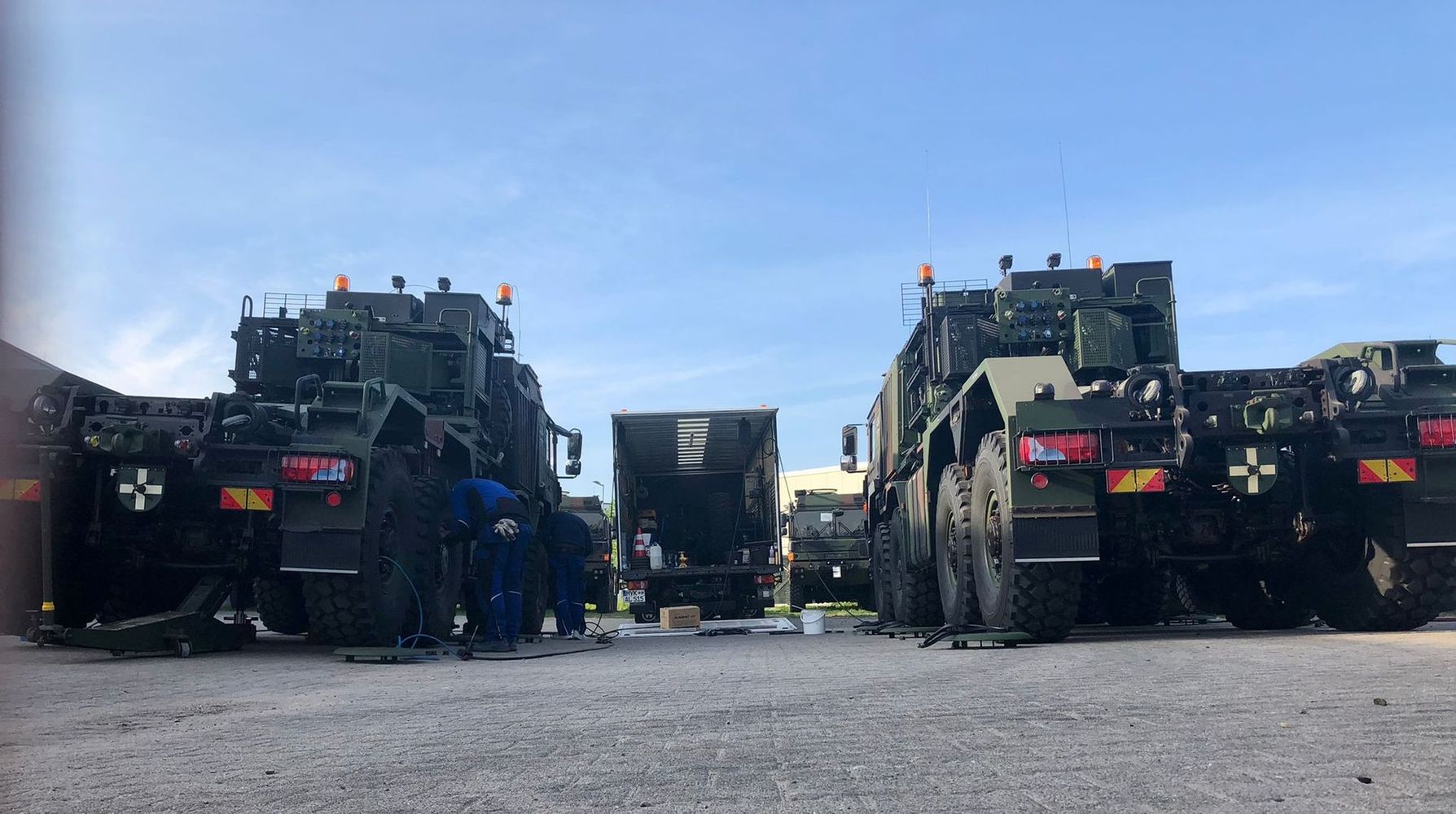 Deutschlandweite Reifenmontagen an Spezial-LKW mit mehrteiligen Felgen